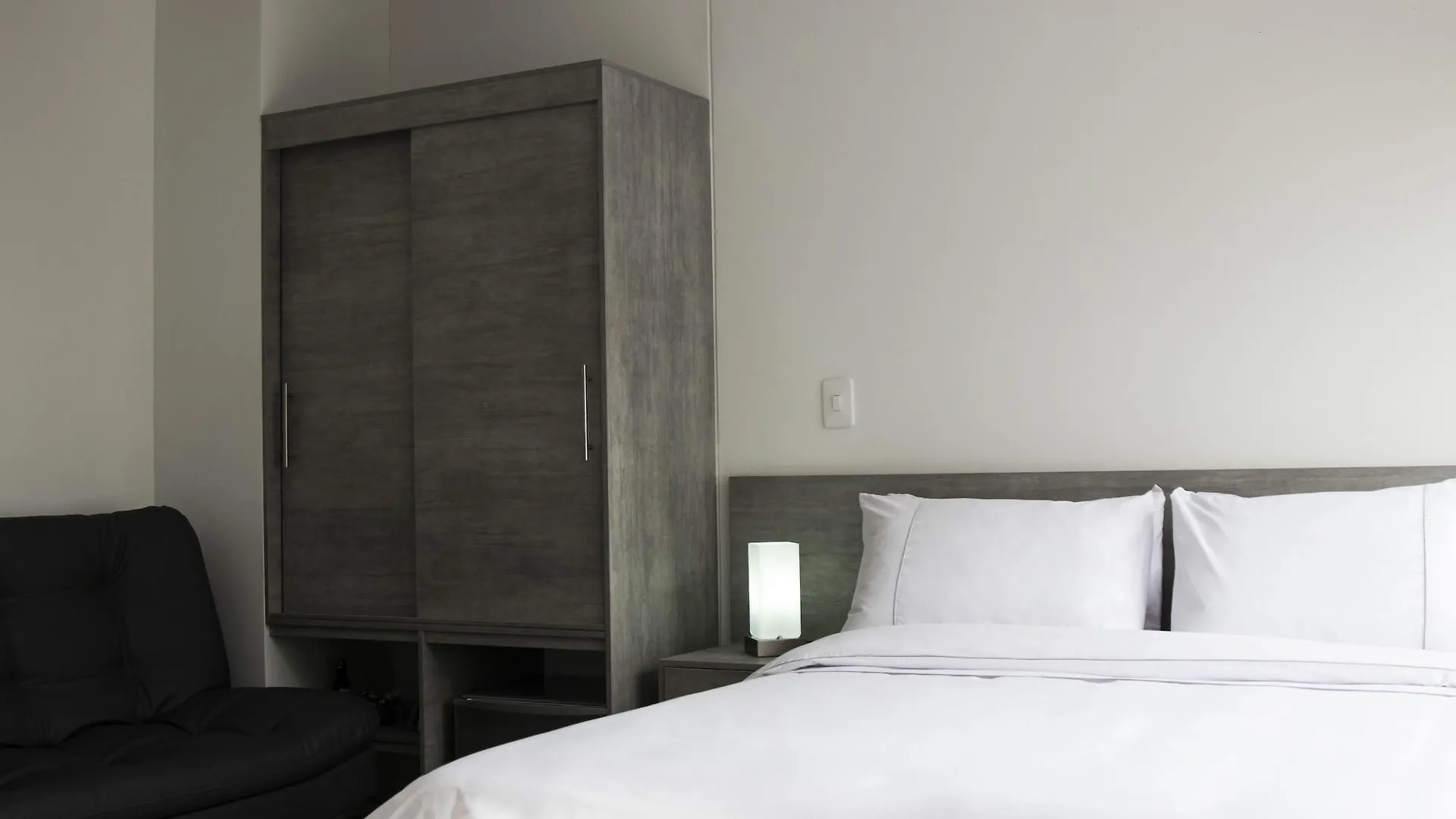 Hotel El Porton De San Joaquin Medellín 3*,