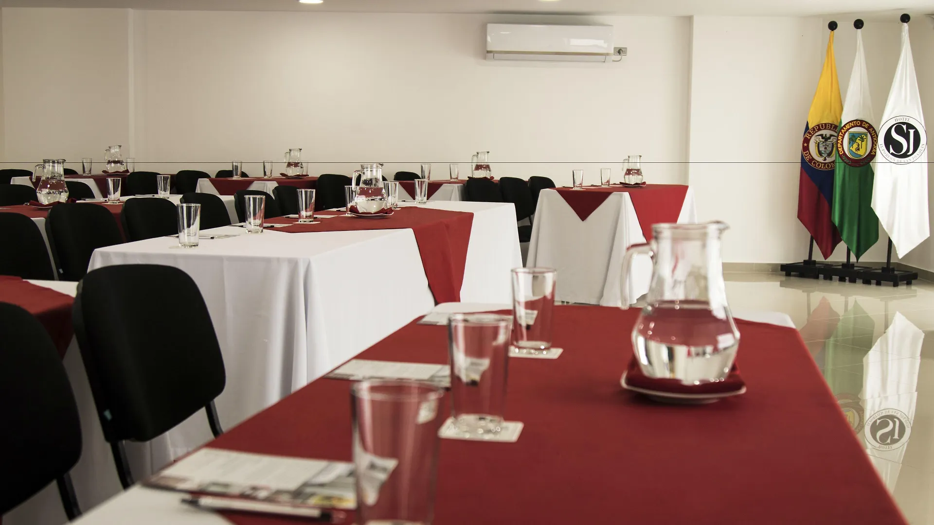 ***  Hotel El Porton De San Joaquin Medellín Colombia